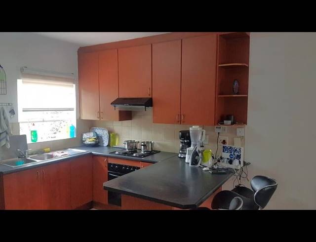 3 BEDROOM TOWNHOUSE FOR SALE IN HEUWELSIG ESTATE